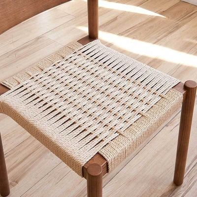 Creëer een ontspannende eetatmosfeer met Nordic Light Luxury Solid Wood Eating Chair en Woven Rope Backrest