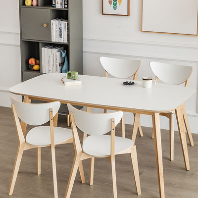 Gepersonaliseerde kleuren Houten stoel voor thuis in restaurant of bruiloft tegen betaalbare prijzen