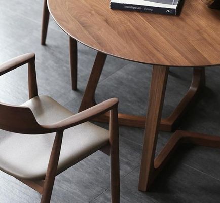 Postverpakking Y Eetkamermeubelen Op maat Moderne ontwerpen Ronde massief hout Koffietafel voor restaurant