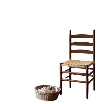 Eetstoel van massief hout met touwstoel Een perfecte combinatie van vorm en functie