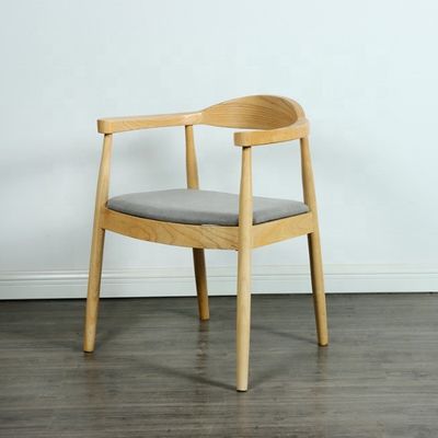 Moderne eetstoel met armsteun Houten stoel met PU-leer en eetkamermeubilair