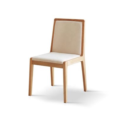 Nordieke gepoleerde eetstoel van massief hout Duurzaam en verfijnd ontwerp