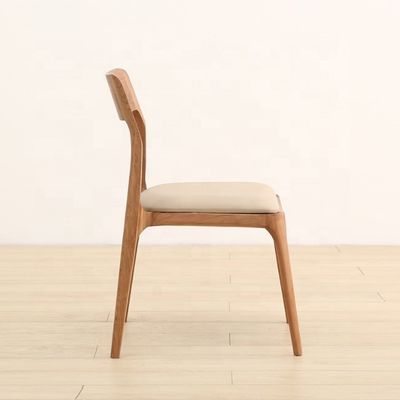 Moderne Noorse huishoudelijke meubels Stapelbare eetstoel van ashout zonder opgevouwen ontwerp Specifiek houten