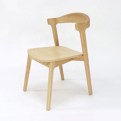Gecertificeerde Noordse moderne houten ontspanningsstoel voor hotelrestaurant Houten eetstoel 53cm*50cm*76cm