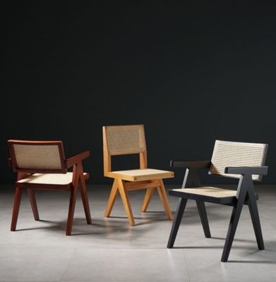 Moderne ontwerp verstelbare hoogte Rattan armloze eetstoel met massief houten stoel en rug