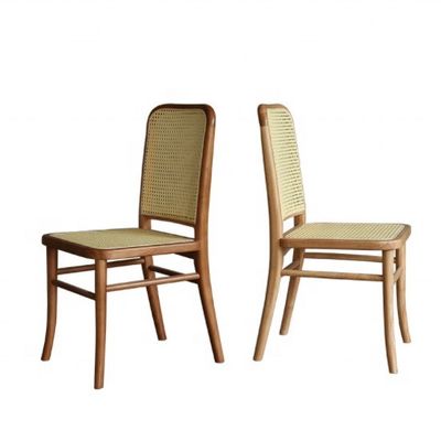 Algemene eetkamermeubilair Eetstoel van massief hout met rottansit en rietrugsteun