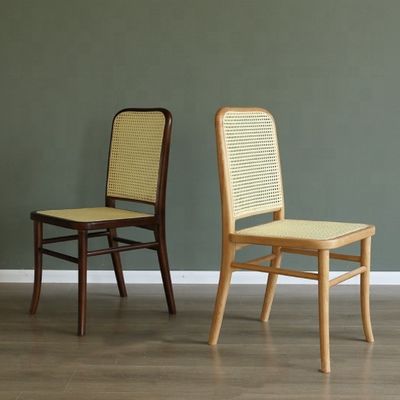 Algemene eetkamermeubilair Eetstoel van massief hout met rottansit en rietrugsteun