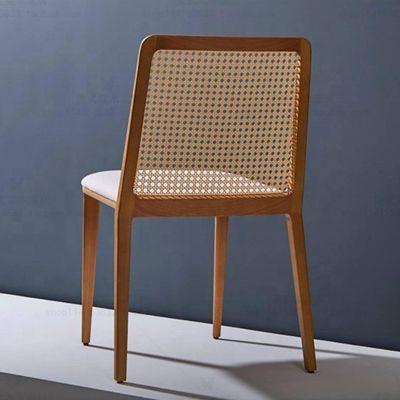 Algemene eetkamermeubilair Eetstoel van massief hout met rottansit en rietrugsteun