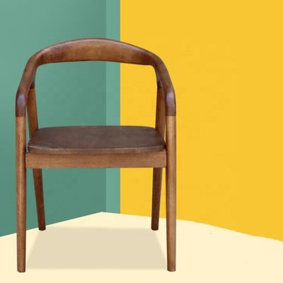 Antieke luxe stoel van massief hout Houten stoel voor eetkamer Restaurant Cafe Hotel