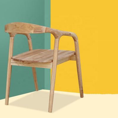 Antieke luxe stoel van massief hout Houten stoel voor eetkamer Restaurant Cafe Hotel