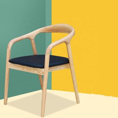 Antieke luxe stoel van massief hout Houten stoel voor eetkamer Restaurant Cafe Hotel