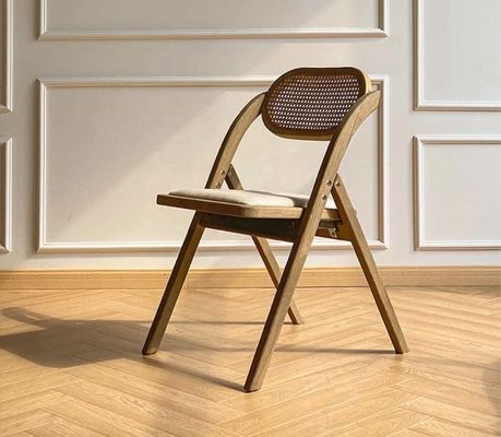 Rustieke stoelen van massief hout van rotan voor evenementen