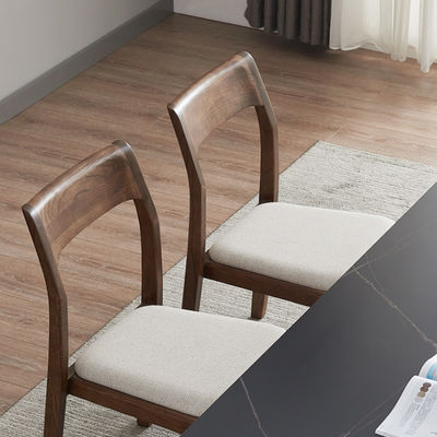 Op maat gemaakte ontwerpen Design stijl Elegante Noordelijke massieve houten eetstoel met PU leer stoel