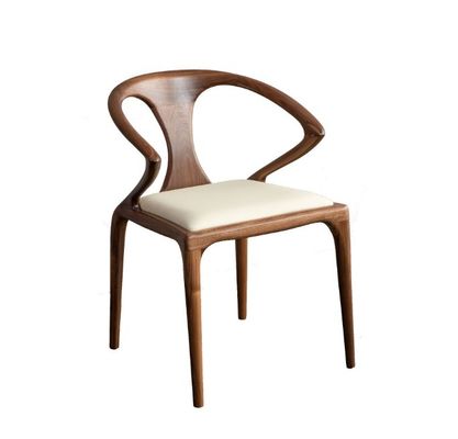 Slaapkamer eetstoel van massief hout met armsteun