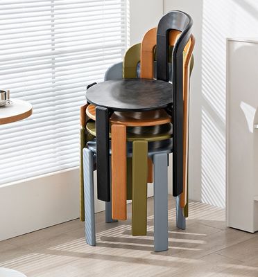 Op maat gemaakte ontwerpen Nordic Solid Wood Eating Chair met stapelbaar ontwerp en gelakte afwerking