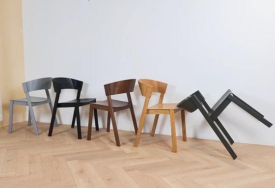 Op maat gemaakte ontwerpen Stapelbare houten eetstoel voor hotelrestaurant in modern ontwerp