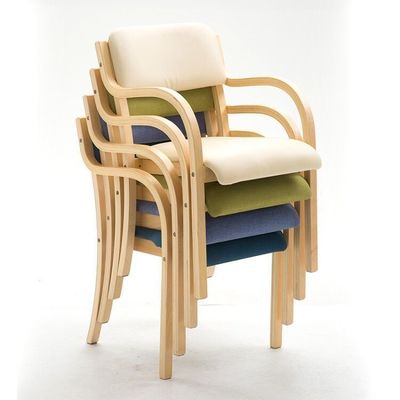 Natuurlijk massief hout Eetkamer Stackable stoel voor evenementen Houten stoel Afwerking gelakt