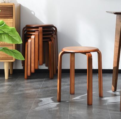 OEM-service geaccepteerd mode eenvoudige kruk modern huishouden klein rond massief hout stapelbare stoelen houten kruk gebogen houten kruk
