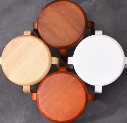 OEM-service geaccepteerd mode eenvoudige kruk modern huishouden klein rond massief hout stapelbare stoelen houten kruk gebogen houten kruk