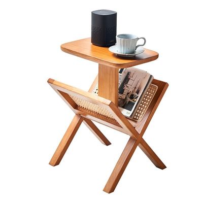 Volledig houten vierkante zijtafel met geweven rotan boekenplank gelakt en duurzaam