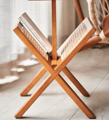 Volledig houten vierkante zijtafel met geweven rotan boekenplank gelakt en duurzaam