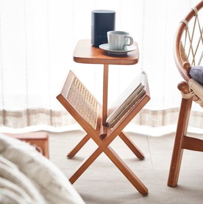 Volledig houten vierkante zijtafel met geweven rotan boekenplank gelakt en duurzaam