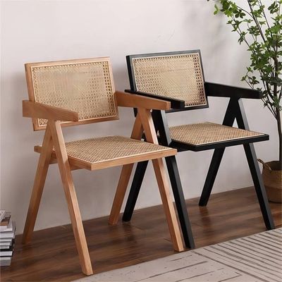 Natuurkleur Moderne massief hout rattan armstoel met modern ontwerp