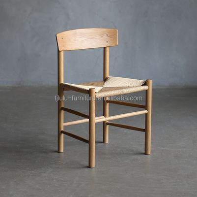 Eetstoel van massief hout met lage ronde rug Rattan stoel met modern en traditioneel ontwerpconcept