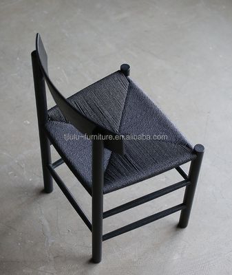 Eetstoel van massief hout met lage ronde rug Rattan stoel met modern en traditioneel ontwerpconcept