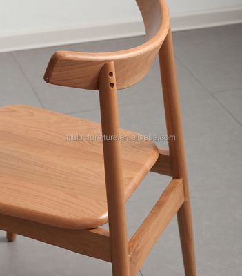 Eetstoel van massief hout met modern ontwerp voor Eetkamermeubelen in Cafe Restaurant bij en Nordic Simple Design