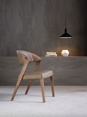 Eetkamermeubilair Italiaans luxe modern design Houten café stoel gestapelde stoelen voor verfijnd eten