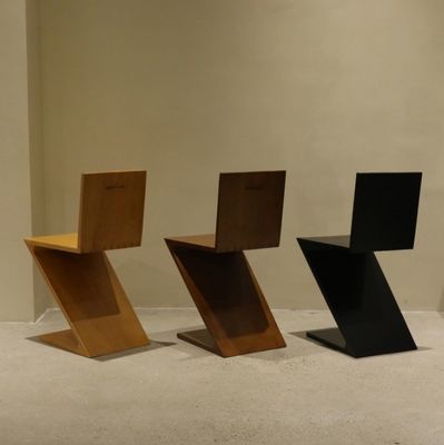 Postverpakking N Moderne Noordse stijl Z Houten gestapelde stoelen voor huishoudelijk meubilair in eetkamer van restaurant en café