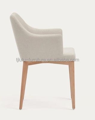 Eetstoelen van houten Nordieke stoffen Minimalistische keukenkamermeubelen met op maat gemaakte kleuren en luxe Nordiek design