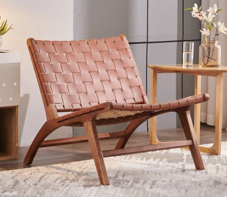 Zware houten zadel leer eengezamen woonkamer sofa stoel hotel essentieel