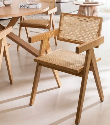 Aanpassen van natuurlijke robuuste rattan dekking materiaal moderne massief hout eetstoel voor restaurant hotel