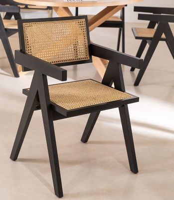 Aanpassen van natuurlijke robuuste rattan dekking materiaal moderne massief hout eetstoel voor restaurant hotel