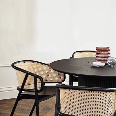 Robuuste nitrolacquer afwerking Japanse ontwerp massief hout rattan eetstoelen voor restaurants en eetzalen 2023
