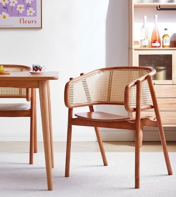 Robuuste nitrolacquer afwerking Japanse ontwerp massief hout rattan eetstoelen voor restaurants en eetzalen 2023