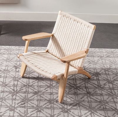 Moderne woonkamermeubilair van massief hout Eetstoel met geweven koordstoel en houten arm in natuurlijke/noot/zwart