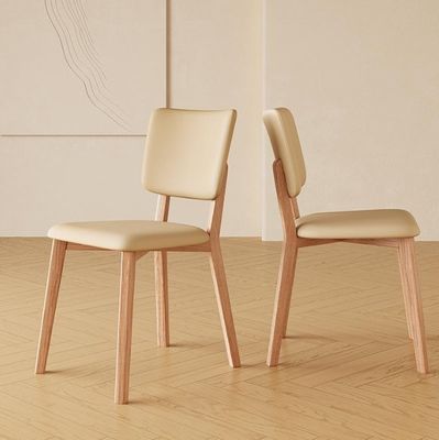 Moderne Nordic Design Eettafel van massief hout met zwarte/witte PU lederen stoelen en Nordic stijl