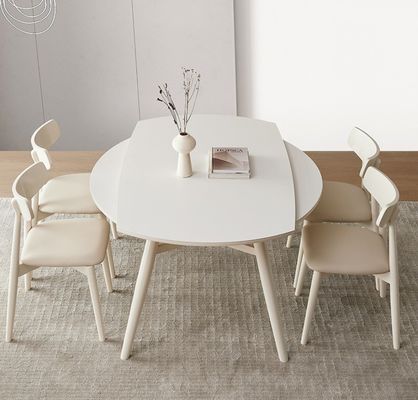 Eetkamerstoel in Nordieke stijl met solide houten benen en stofbedekking in nitrolacque afwerking