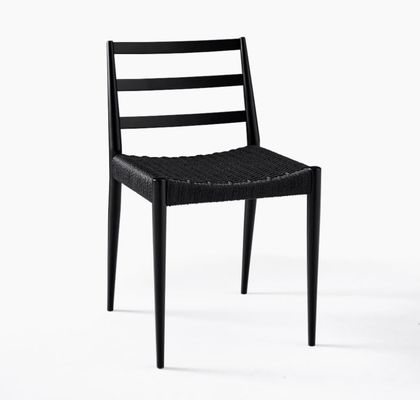 Eetstoel van massief hout geweven touw voor schoolmeubilair in de Noorse moderne bouw