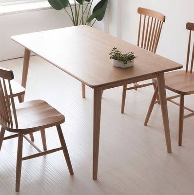 Robuuste stijl modern eenvoudig ontwerp Amerikaanse walnootkleur massief hout eettafel set stoel