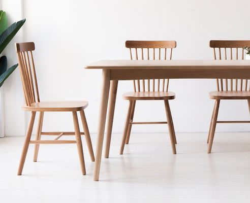 Robuuste stijl modern eenvoudig ontwerp Amerikaanse walnootkleur massief hout eettafel set stoel