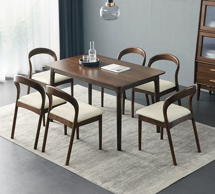 Moderne Noorse houten eettafel en stoel met rubberen houten raam voor thuisbureau