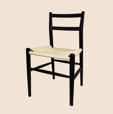 Stevige houten eetstoel met geweven koordkussing De perfecte aanvulling op uw studietafel en vrijetijdscafé