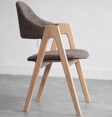Postverpakking Nordic Style Stofkunstenaar Home Leisure Solid Wood Eetstoel met rubberen houten frame