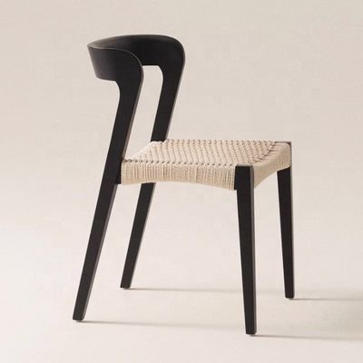 Moderne restaurantstoel van massief hout met touwstoel en aangepast logo aanvaard