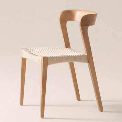 Moderne restaurantstoel van massief hout met touwstoel en aangepast logo aanvaard