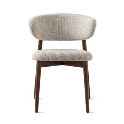 Eetkamermeubilair op maat Kleur Traditioneel ontwerp Walnoothout stoel met wit linnen stof en gebogen rugleuning